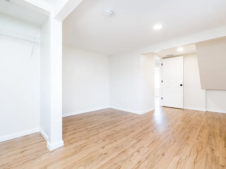 225 Bentz Ave — Photo 23