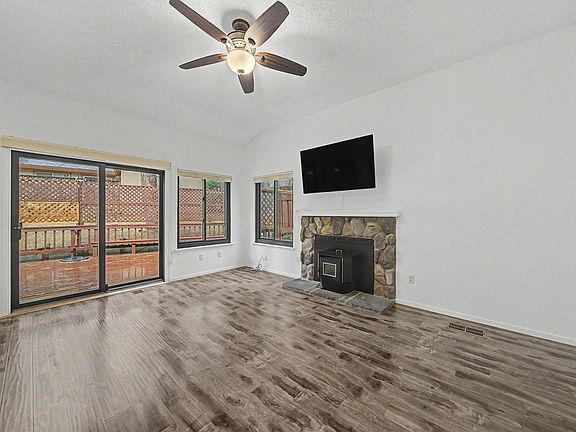 4th image of 252 Tamarack Ct