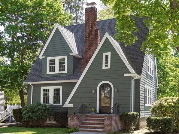 15 Hodgdon Ter, West Roxbury, MA 02132