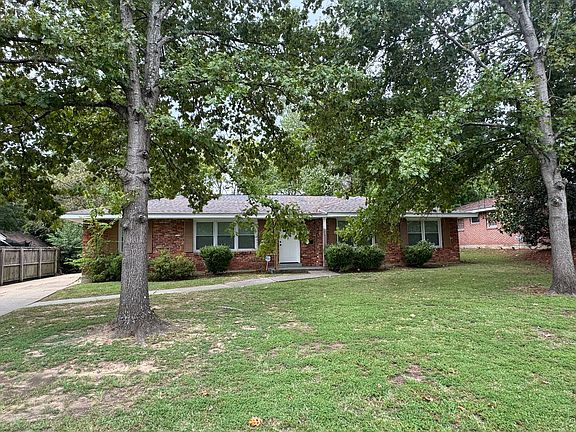 2nd image of 2434 Oxford Dr