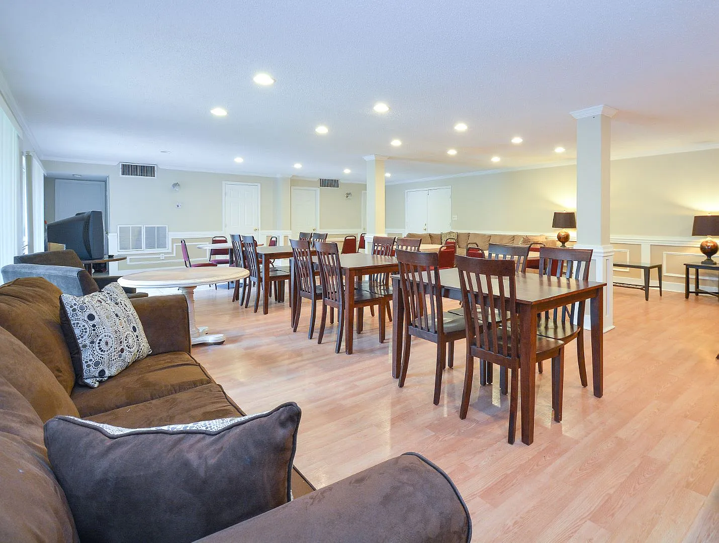 Charlotte Woods Apartments — Photo 1