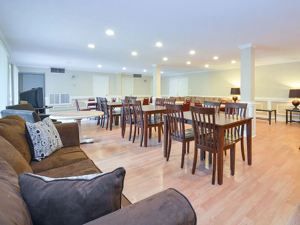 Charlotte Woods Apartments