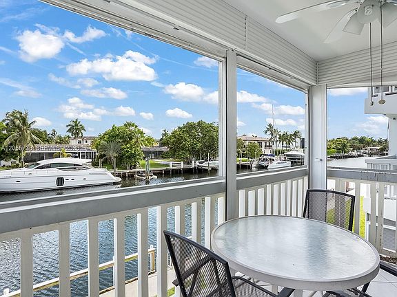 3rd image of 455 Paradise Isle Blvd APT 207