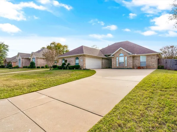 704 Brandon Dr, Glen Rose, TX 76033