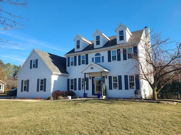 W262N2438 Deer Haven DRIVE, Pewaukee, WI 53072