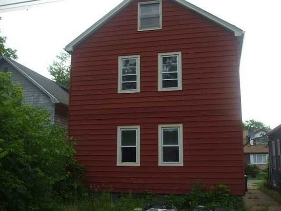 4th image of 76 Manhattan Ave