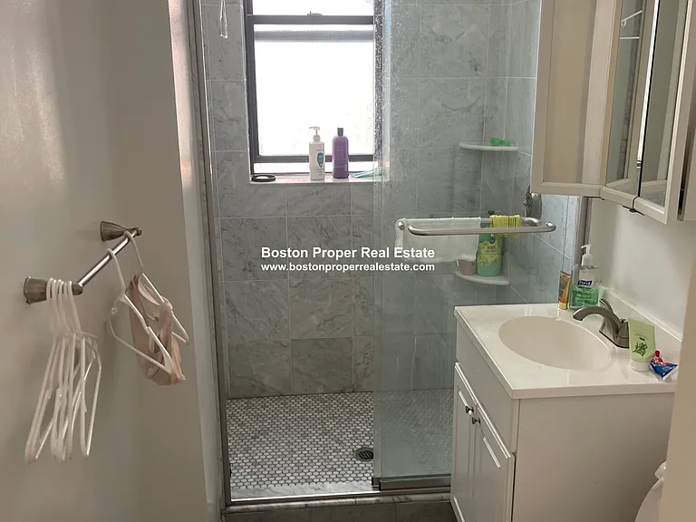 51 Queensberry St #9 — Photo 4