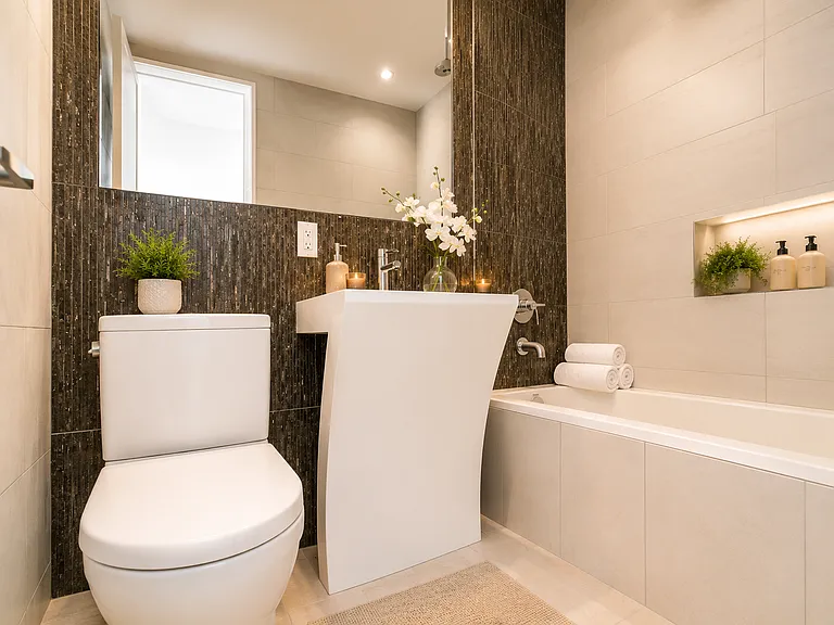252 Melrose St #3R — Photo 10