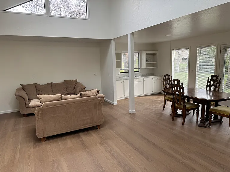 17364 Overland Trl — Photo 1