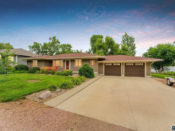 46258 S Shore Pl, Hartford, SD 57033