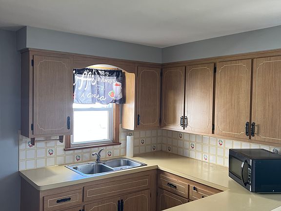 4th image of 13001 Darlington Ave