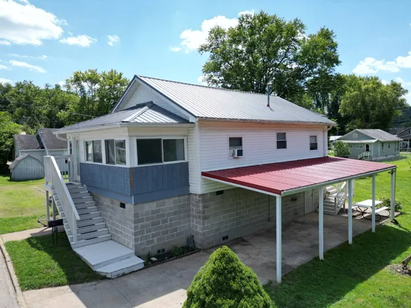 227 4th St, Spencer, WV 25276