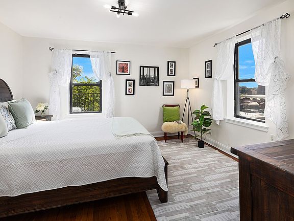 5th image of 98 Park Ter E APT 4A