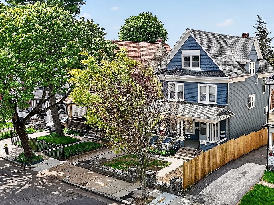 1st image of 72 Wellington Hl