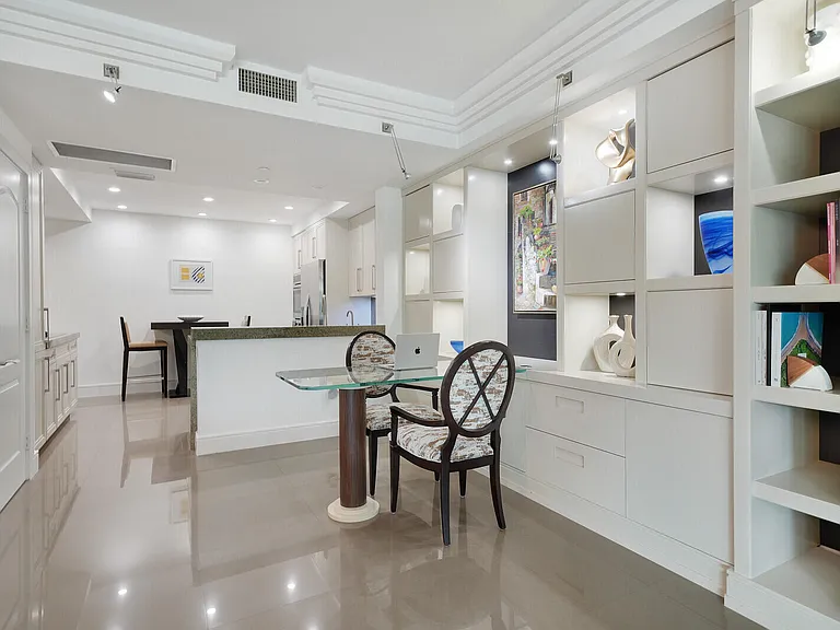 550 SE Mizner Blvd #B209 — Photo 14