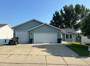 1404 17th St SE, Mandan, ND 58554