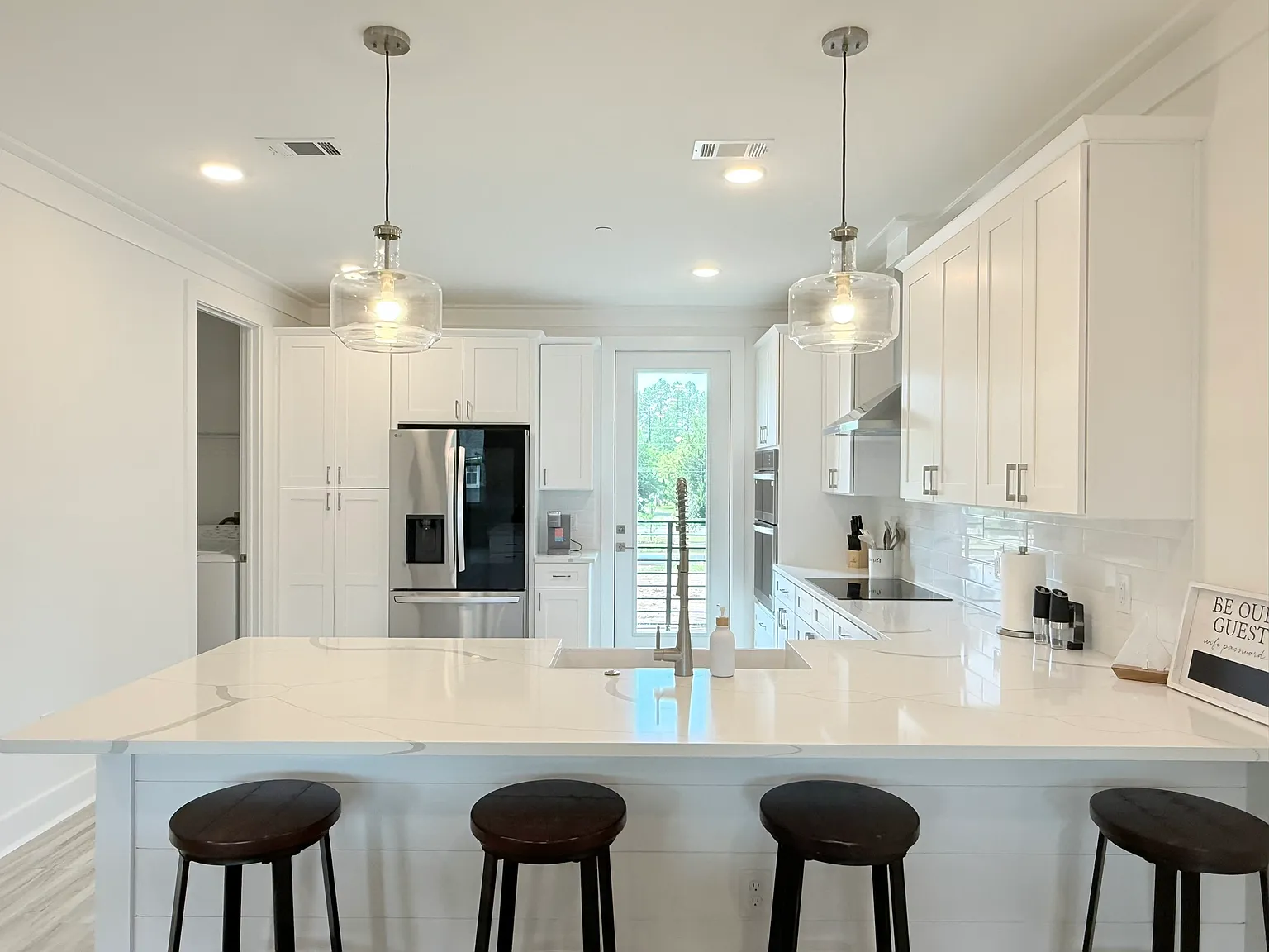 4 bed, 3.5 bath, 1979 sqft, $3,575 — Photo 4