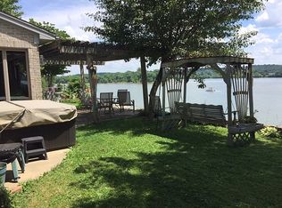 6424 Longview Beach Rd, Jeffersonville, IN 47130