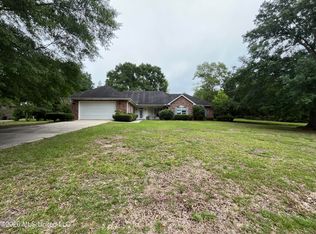 82 N Hill Dr W, Carriere, MS 39426