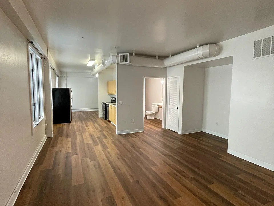 1041 6th Ave #303