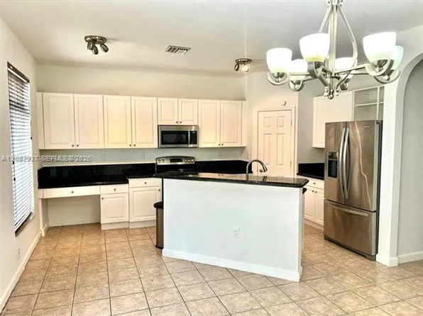 5759 NW 113th Ct #Townhouse 5759, Miami, FL 33178