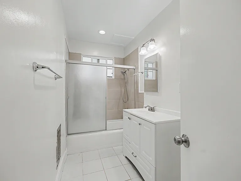 1037 N Curson Ave #2 — Photo 24