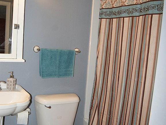 5th image of 120 N Poplar St