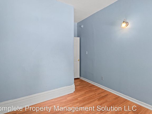 5th image of 4209 Iowa Ave #2