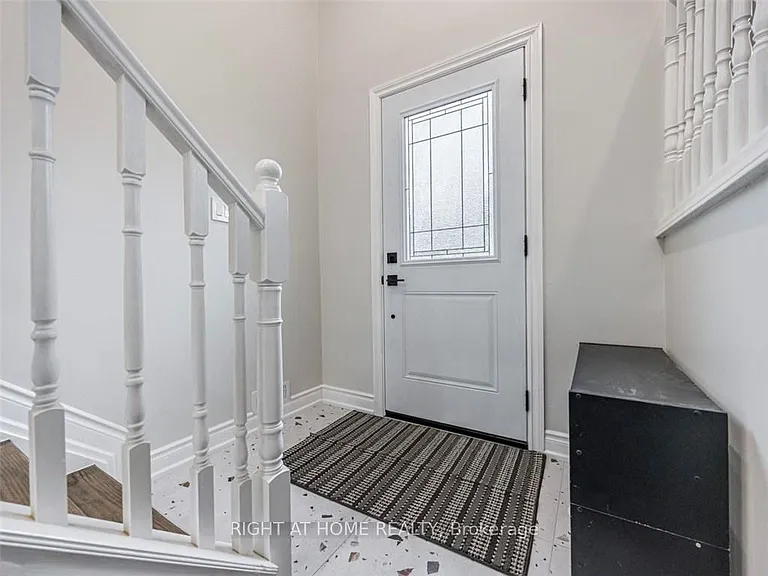 6913 Shelter Bay Rd #UPPER — Photo 2