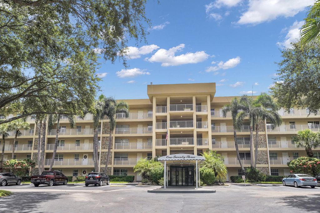 804 CYPRESS GROVE Lane #210, Pompano Beach