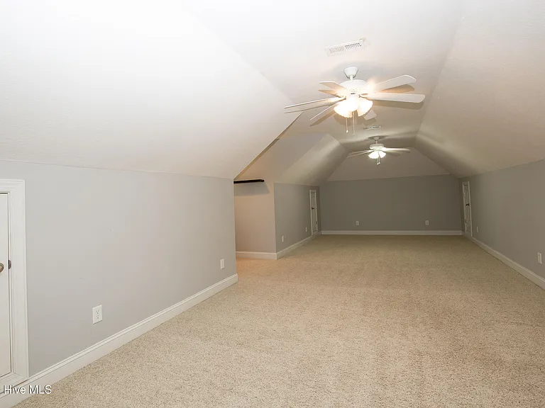 16 Montrose Ct — Photo 56