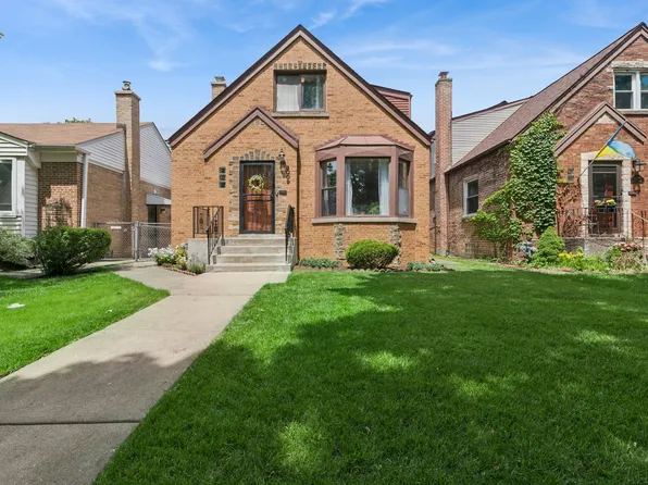 2009 Keeney St, Evanston, IL 60202