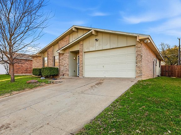 3rd image of 2704 Friarford Rd