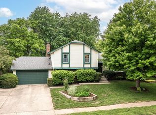 111 Willowood Ln, Fishers, IN 46038