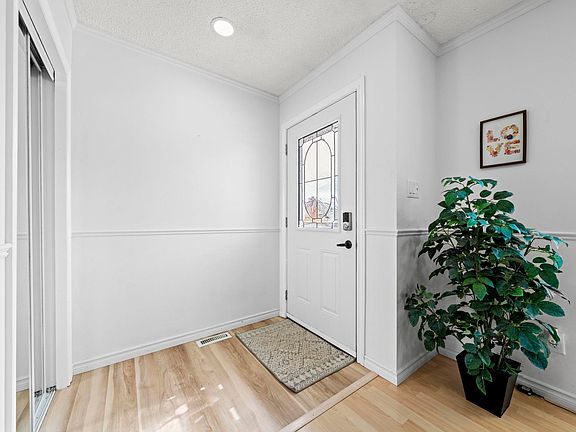 4th image of 5418 17a Ave NW