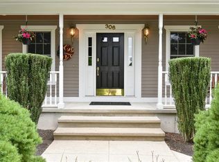 306 Laurel Ridge Ln, North Kingstown, RI 02852