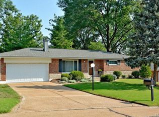 9843 Ridgely Ln, Saint Louis, MO 63123