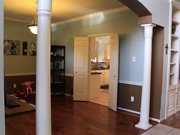 3rd image of 3635 Windlewood Dr