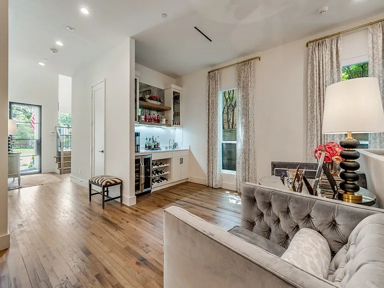 4424 University Blvd — Photo 4