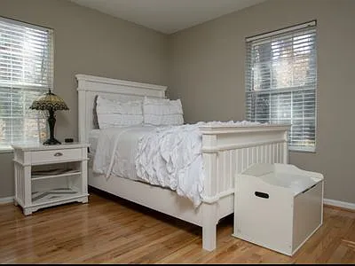 4 bed, 1900 sqft, $3,300 — Photo 3
