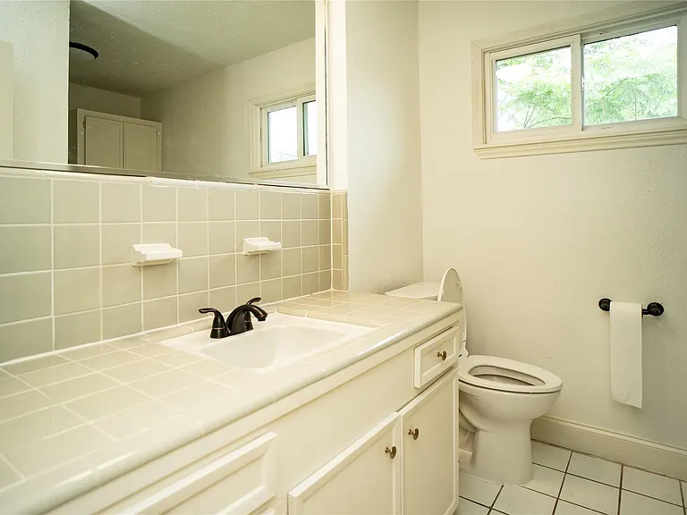 4522 Briarbend Dr — Photo 6
