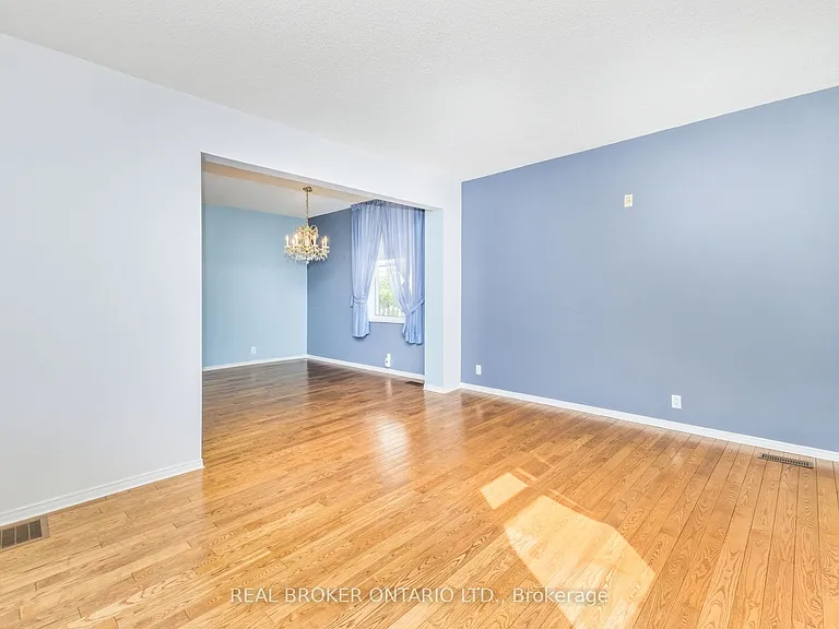 33 Victoria St — Photo 6