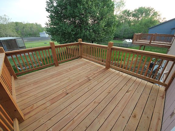 Great Deck overlooking fenced yard