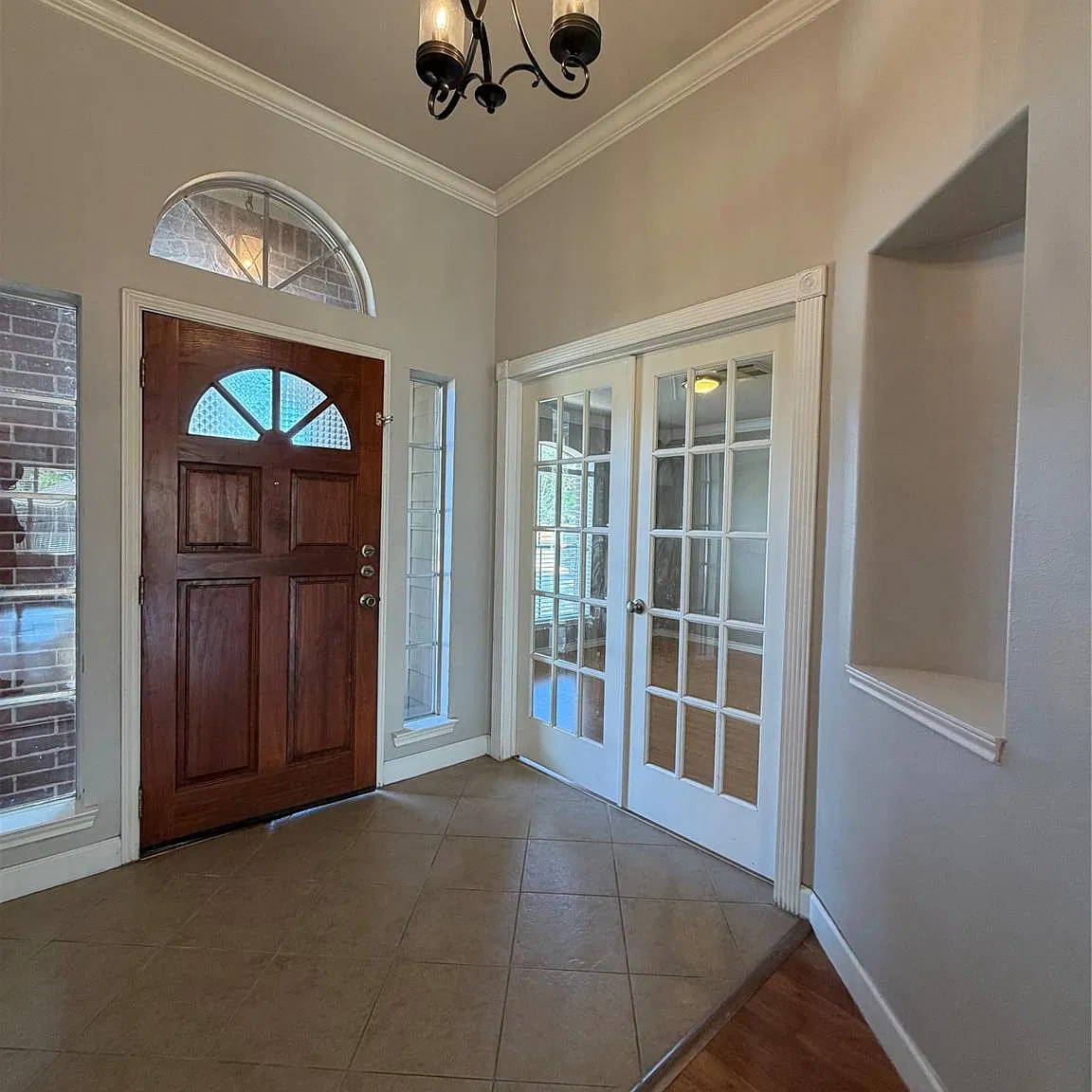 3 bed, 2.0 bath, 2071 sqft, $2,099 — Photo 4