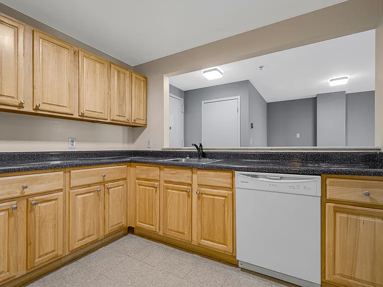 108 W Cedar St #502 — Photo 6