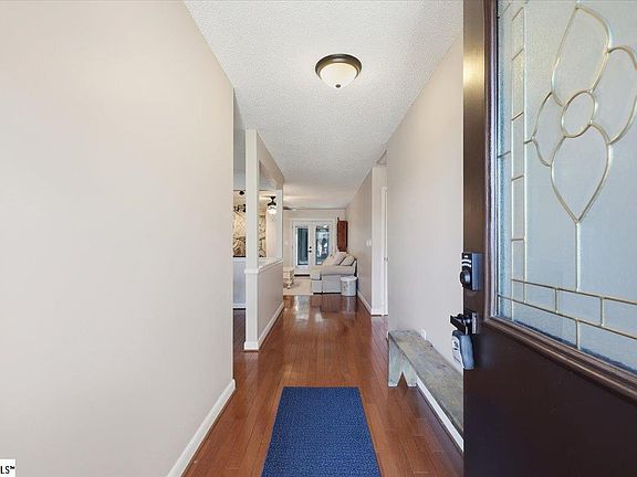 5th image of 185 Tanager Cir