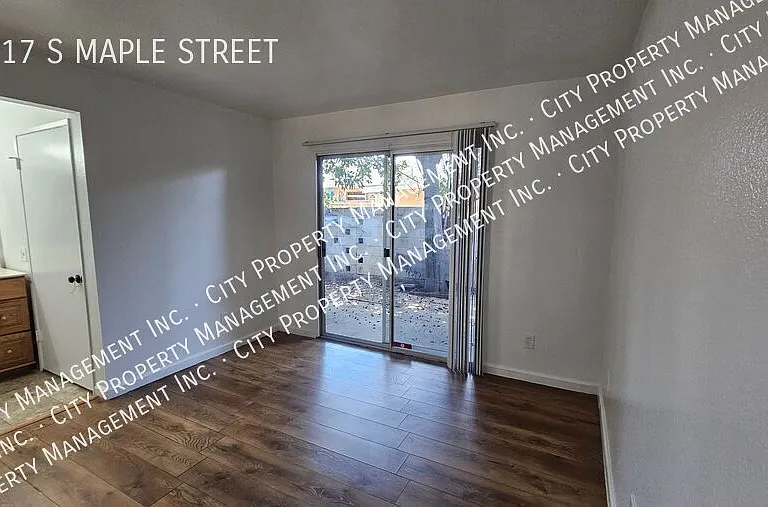 1317 S Maple St — Photo 11