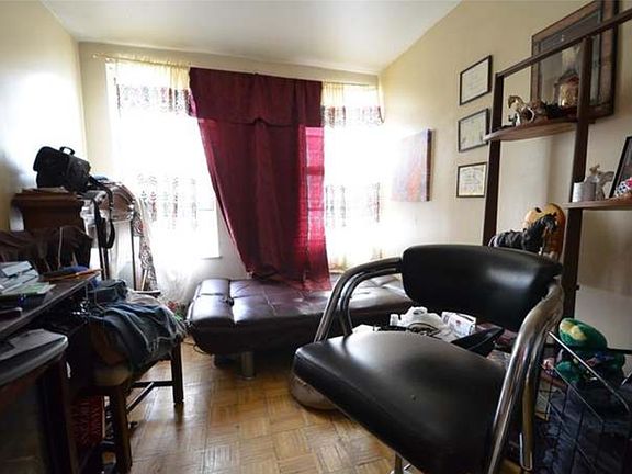 4th image of 849 E 218th St