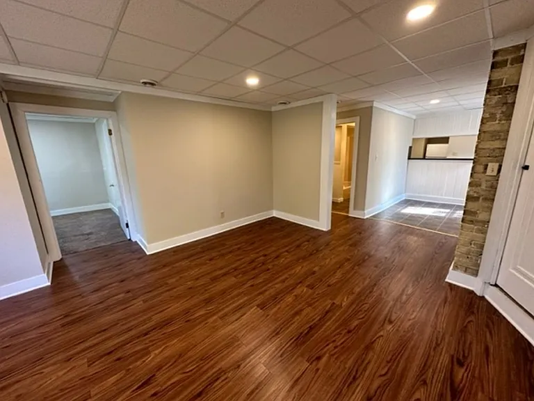 $1795 3 BA, 1 BA Lower Flat with Central Air - Close to UWM - 2500 N Bartlett — Photo 3