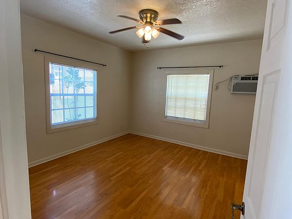 4th image of 710 SE 16th St #B